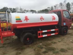 淄博的油罐車與灑水車 城市運行的雙重保障